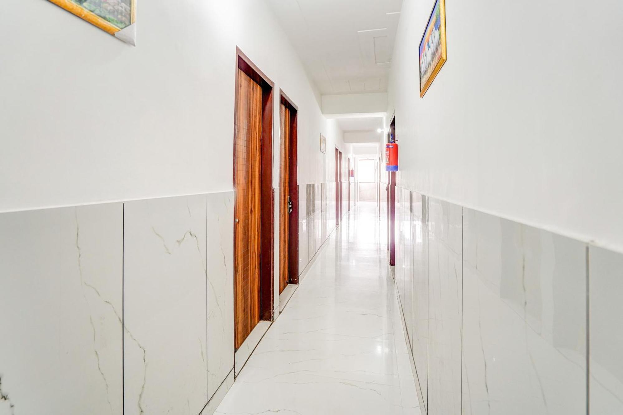 Super Hotel O Burari Yeni Delhi Dış mekan fotoğraf