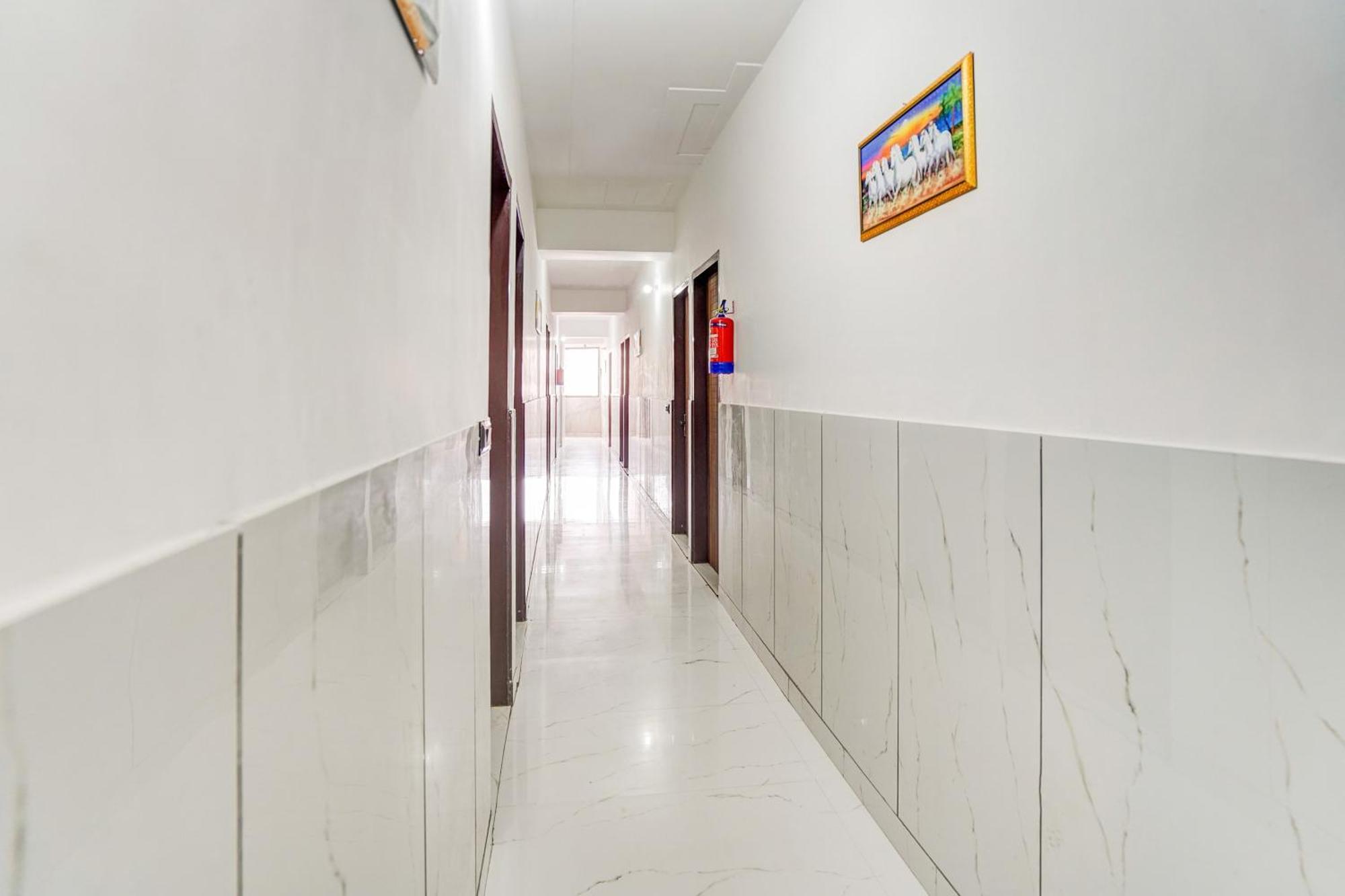 Super Hotel O Burari Yeni Delhi Dış mekan fotoğraf